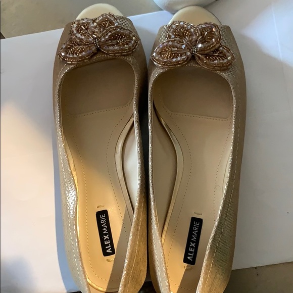 Shoe - Picture 2 of 4